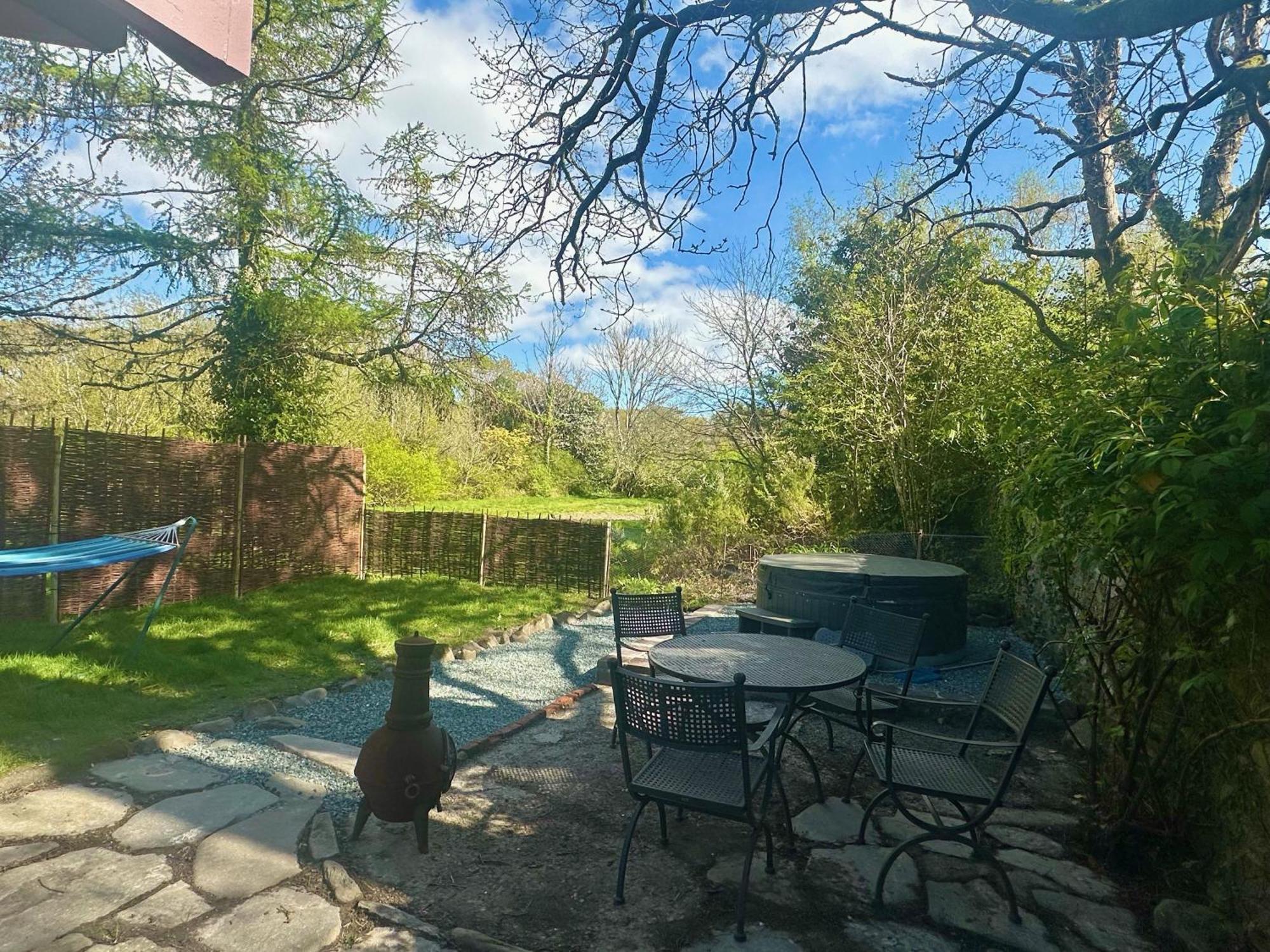 Tiny Romantic Retreat With Hot Tub On A Country Estate Near Cardigan Bay In Eryri Snowdonia Llanbedr  Eksteriør billede
